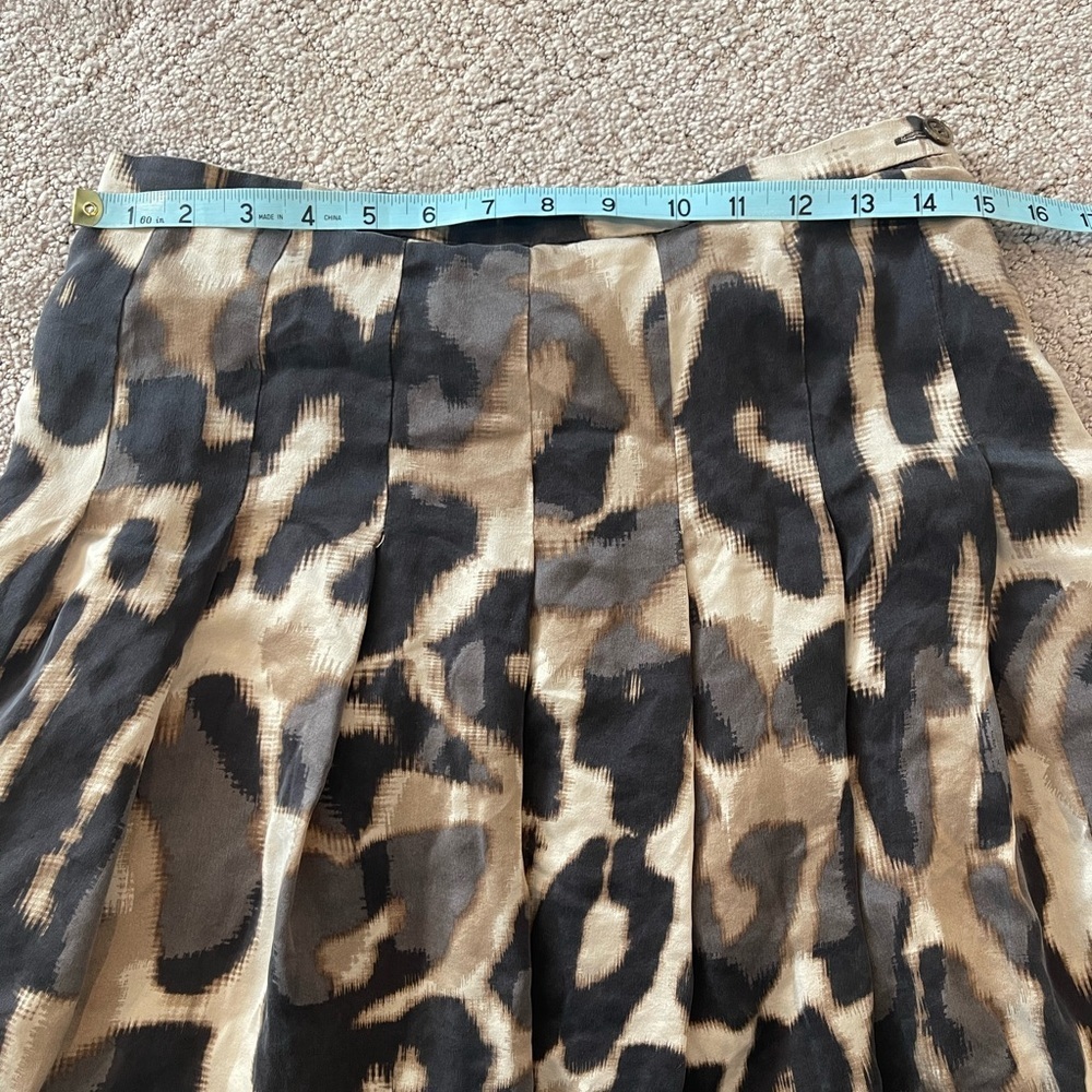 Weekend MaxMara Beige and Black Leopard-Print Short Skirt, 100% Silk, US 6 - Picture 4 of 15